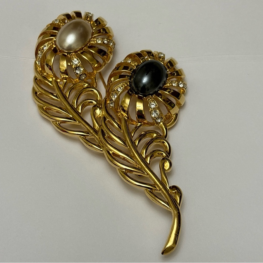 Vintage CINDY ADAMS Brooch Gold-Tone w/Rhinestones Black/White Flowers w/Leaves